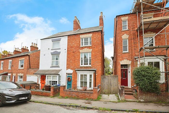 5 Bedroom Semi-detached House For Sale In Queens Road, Banbury, OX16