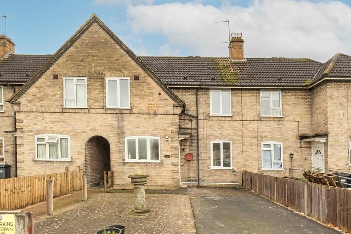 3 Bedroom Property To Rent In Winslow Way, Hanworth, Feltham, TW13