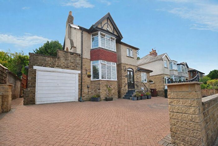 4 Bedroom Detached House For Sale In Ashfield Avenue, Bradford, BD9