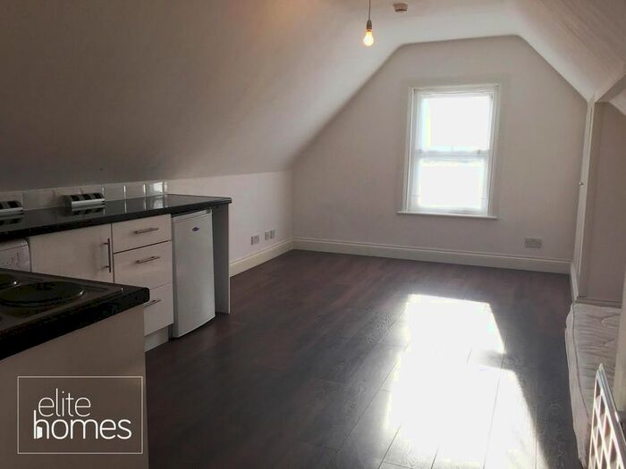 Studio To Rent In Baronet Road, London, N17