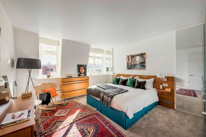 2 Bedroom Flat To Rent In Iverna Court, Kensington, London, W8