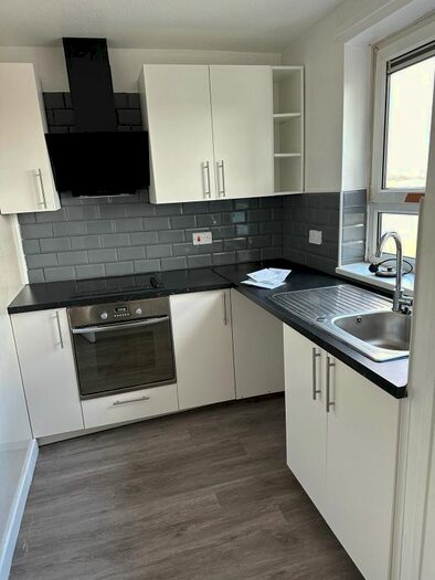 1 Bedroom Flat To Rent In Kelvin House, Danecourt Road, Bradford, West Yorkshire, BD4