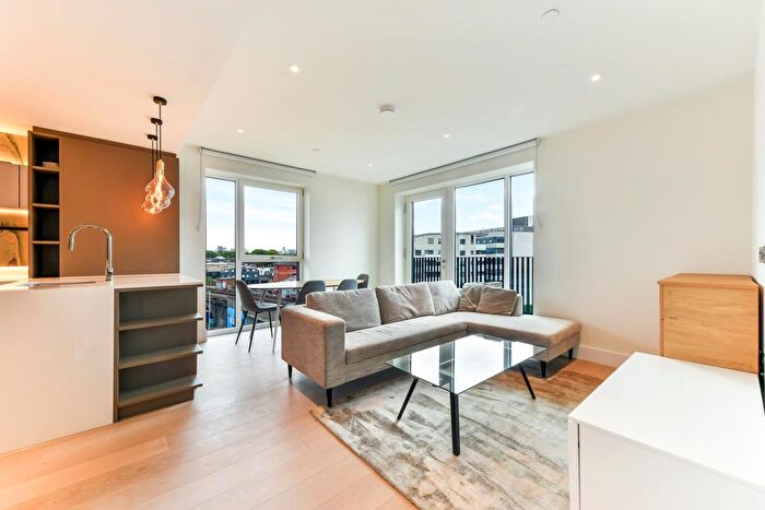 2 Bedroom Flat To Rent In Cascade Apartments, White City Living, London, W12
