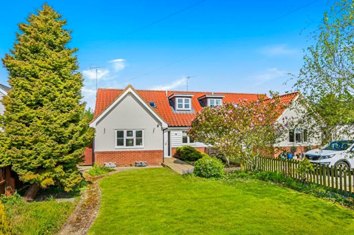 4 Bedroom Semi-Detached Bungalow For Sale In Watch House Green, Felsted, Dunmow, Essex, CM6