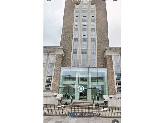 2 Bedroom Flat To Rent In Wallis House, Brentford, TW8