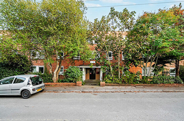 2 Bedroom Flat For Sale In Cranford Way, Highfield, Southampton, Hampshire, SO17