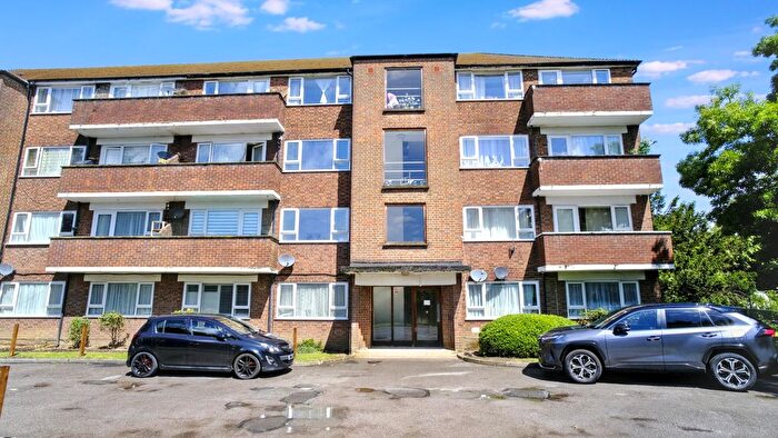 2 Bedroom Flat For Sale In Old Ruislip Road, Northolt, UB5