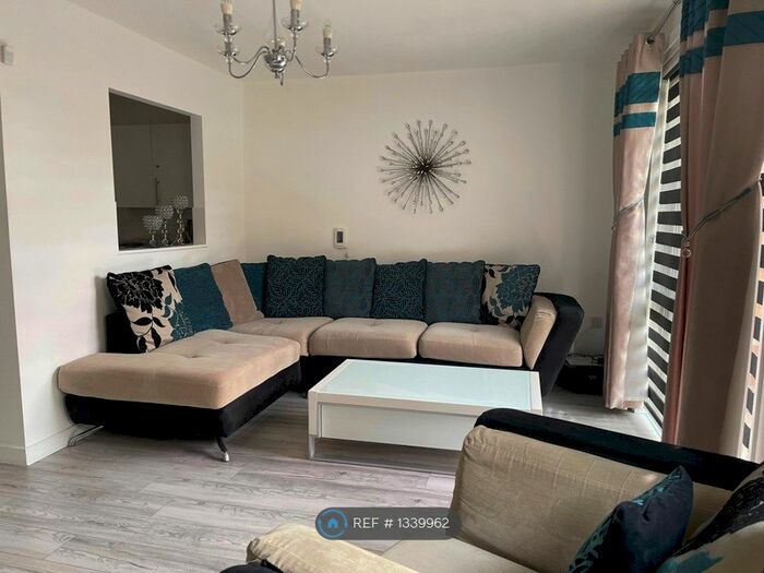 2 Bedroom Flat To Rent In Renwick Road, Barking, IG11