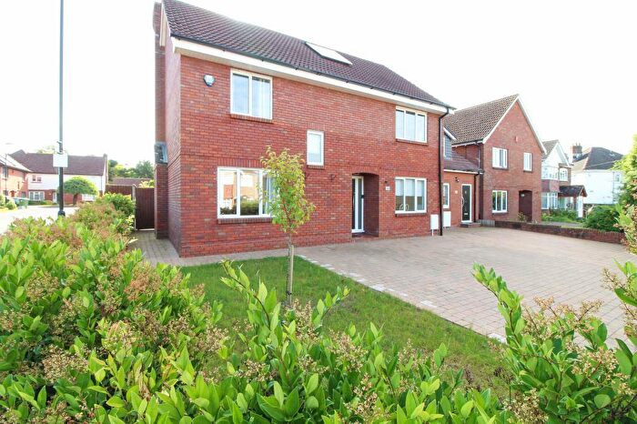 4 Bedroom Semi-Detached House To Rent In Butterfield Road, Southampton, SO16