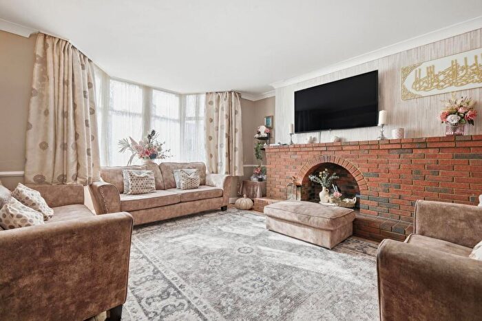 3 Bedroom Property For Sale In Hulse Avenue, Barking, IG11