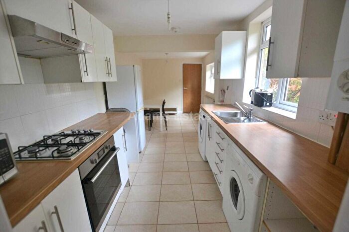 4 Bedroom Terraced House To Rent In Donnington Gardens, Reading, RG1