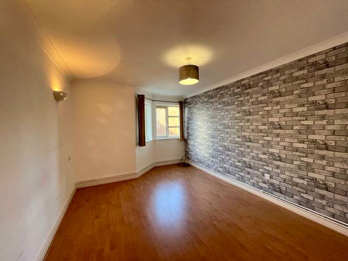 2 Bedroom Flat To Rent In Clivedale Place, Bolton Town Centre, BL1