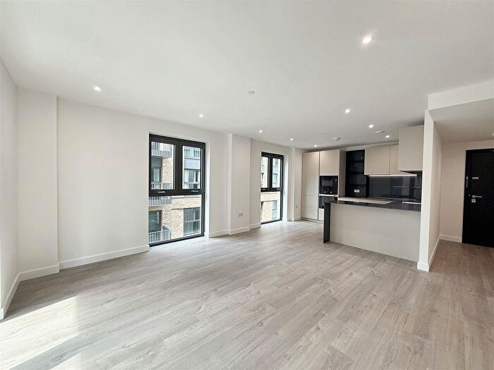 2 Bedroom Flat To Rent In Hawker House, Woodberry Down, N4