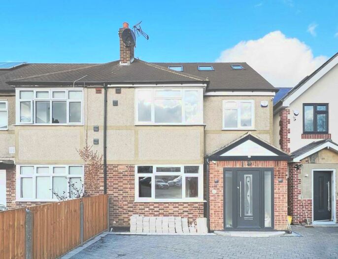 4 Bedroom End Of Terrace House To Rent In Somerset Close, New Malden, KT3
