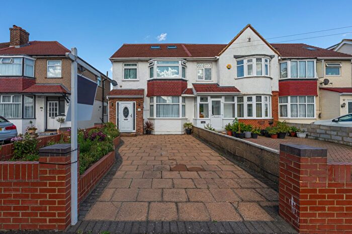 4 Bedroom Semi-Detached House For Sale In Hounslow, TW3