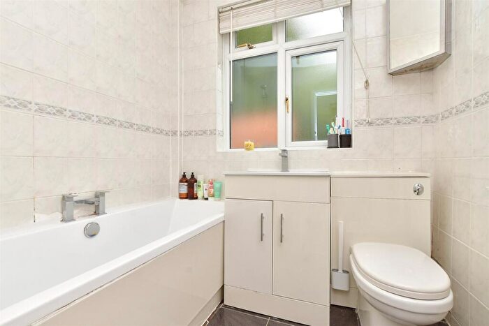 2 Bedroom Flat For Sale In Wandle Court Gardens, Beddington, Surrey, CR0