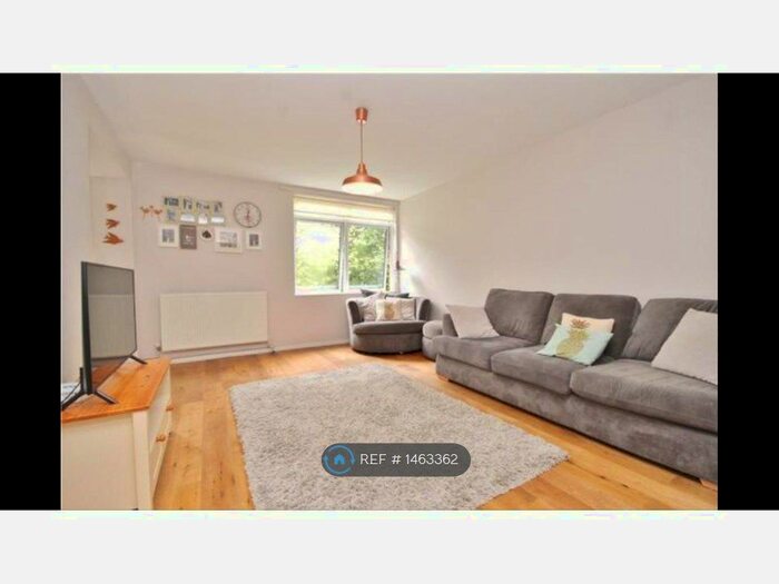 2 Bedroom Flat To Rent In The Pines, Purley, CR8