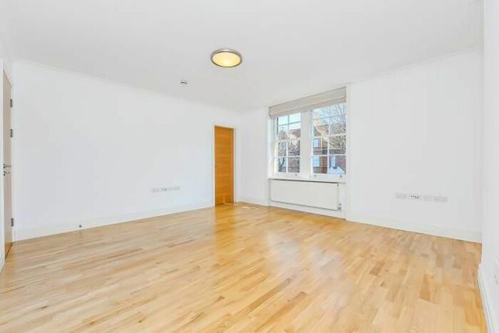 2 Bedroom Flat To Rent In Very Near The Avenue Area, Chiswick Turnham Green Area, W4