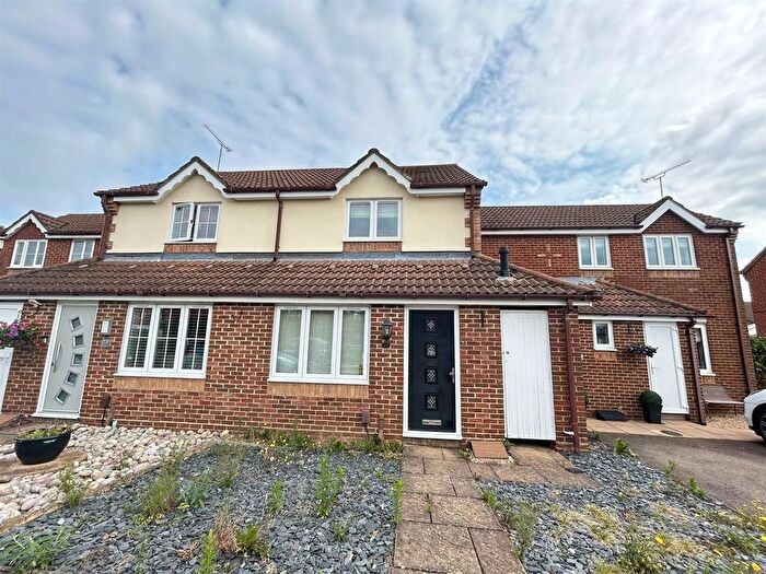2 Bedroom Semi-detached House To Rent In Haddestoke Gate, EN8