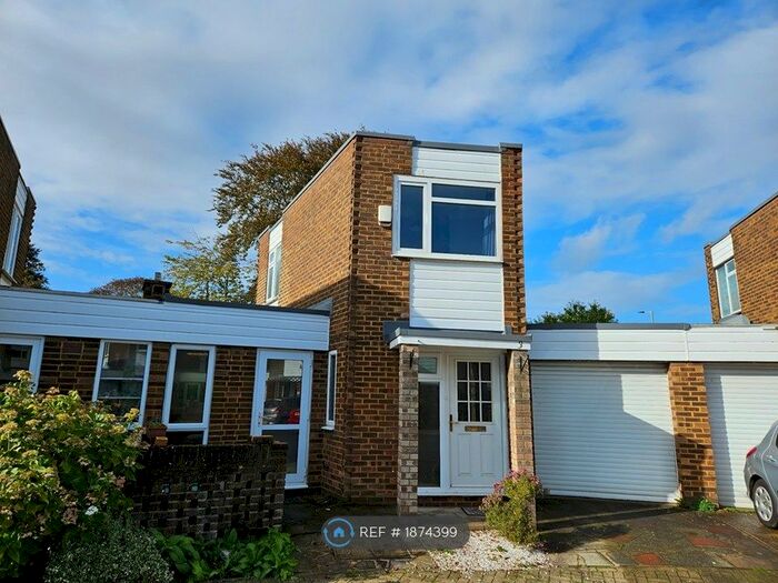 2 Bedroom Semi-Detached House To Rent In Ashdown Close, Beckenham, BR3