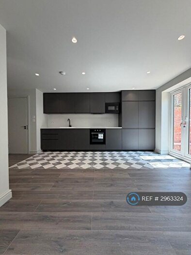 3 Bedroom Flat To Rent In Brooke Road, London, N16