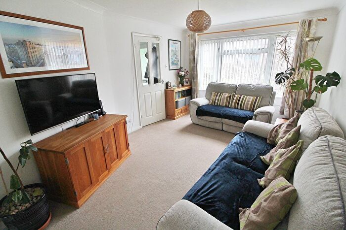 3 Bedroom Terraced House For Sale In Cherry Tree Avenue, Cowplain, Waterlooville, PO8