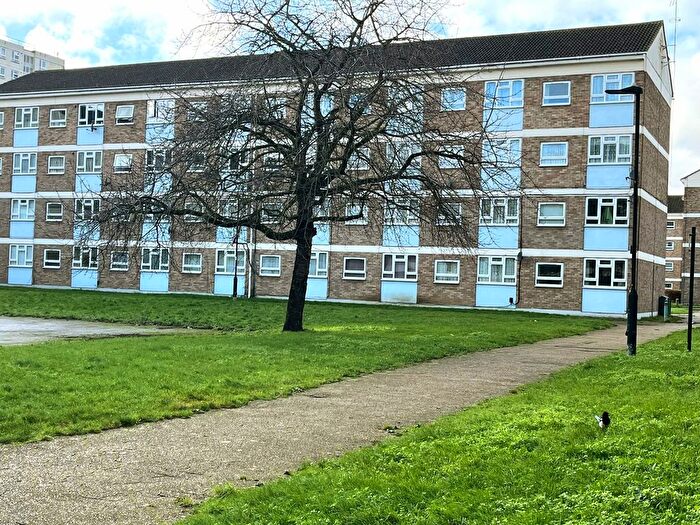 2 Bedroom Flat For Sale In Parkfield Drive, Northolt, UB5