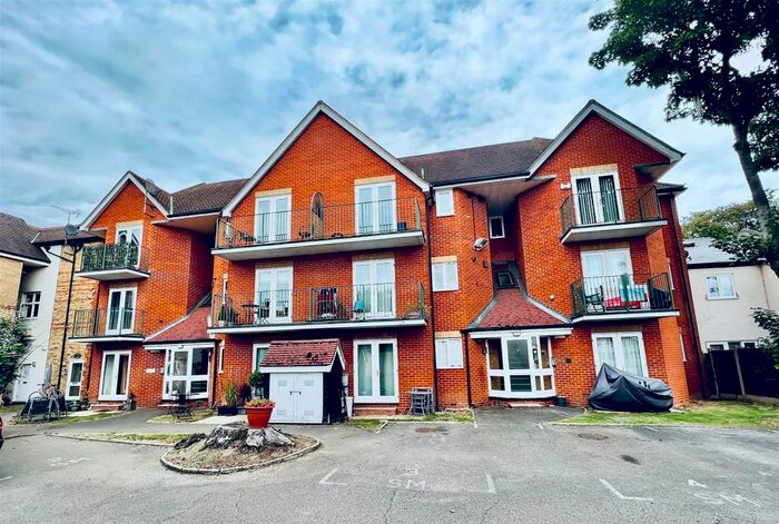 2 Bedroom Flat To Rent In Victoria Avenue, Southend-On-Sea, SS2