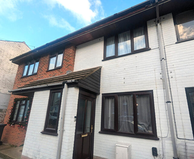 2 Bedroom Terraced House To Rent In Cowes, Isle Of Wight, PO31