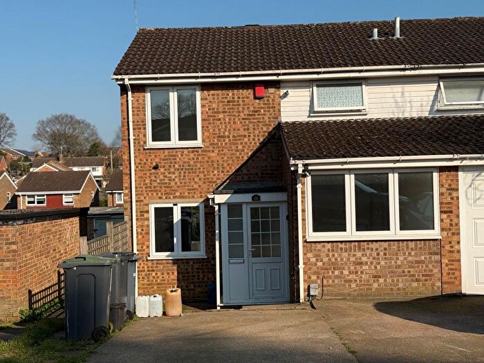 4 Bedroom Semi-Detached House To Rent In Buckingham Drive, Luton, LU2