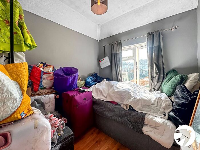 3 Bedroom End Of Terrace House For Sale In Lower Road, Maidstone, Kent, ME15