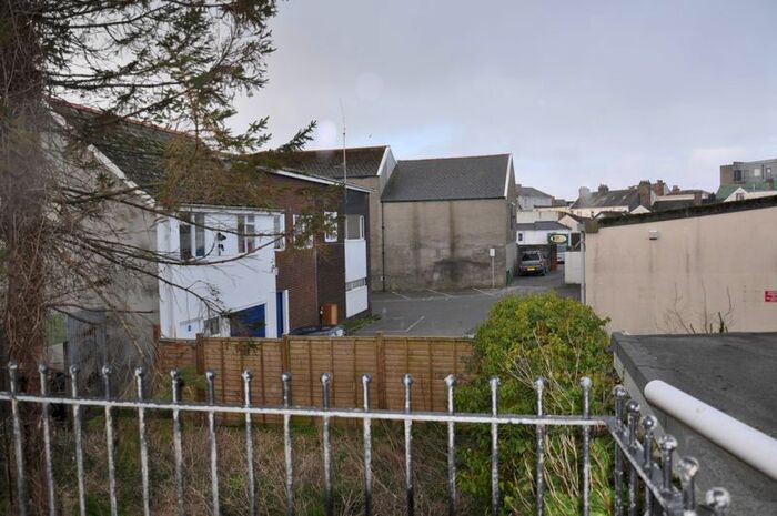 1 Bedroom Flat To Rent In Queen Street, Barnstaple EX32