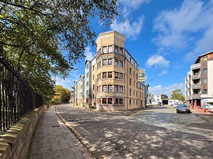 3 Bedroom Flat For Sale In / East Cromwell Street, The Shore, Edinburgh, EH6