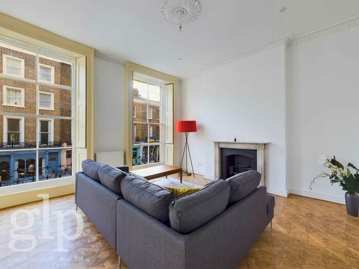 3 Bedroom Flat To Rent In Connaught Street, Hyde Park, W2