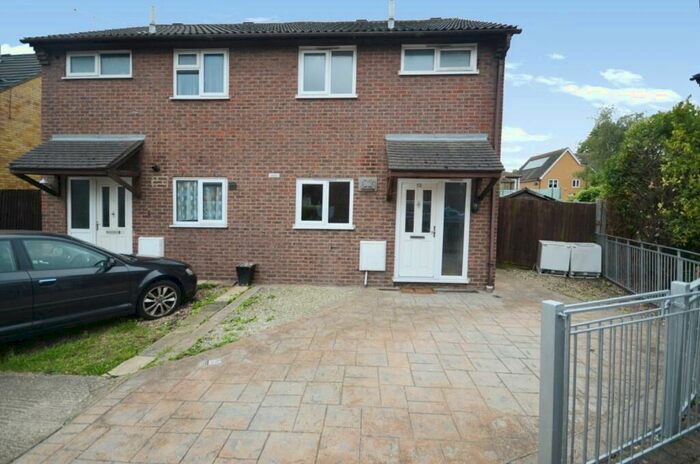 3 Bedroom Semi-Detached House To Rent In Broadfield Close, Romford, Essex, RM1
