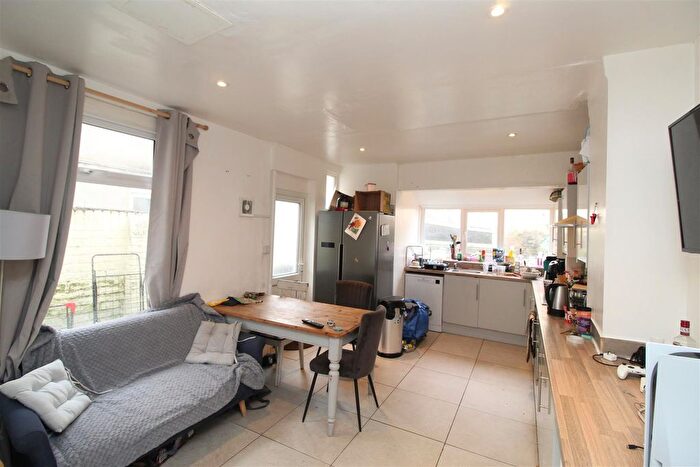 6 Bedroom Property To Rent In Malefant Street, Cardiff, CF24