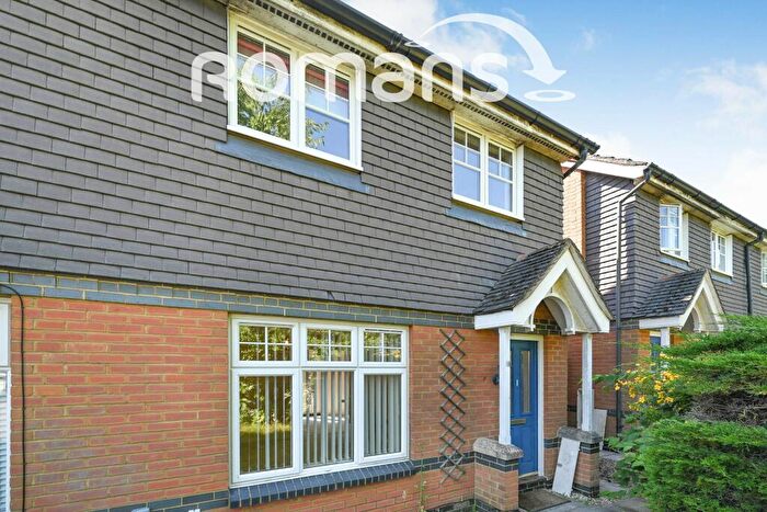 3 Bedroom Semi-Detached House To Rent In Pakenham Road, RG12