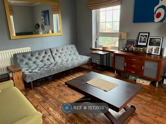 2 Bedroom Flat To Rent In Beechey House, London, E1W