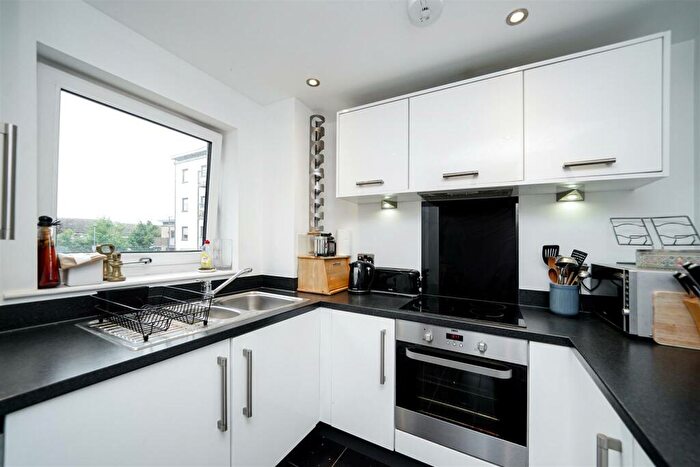 2 Bedroom Apartment To Rent In Shingly Place, The Ridgeway, Chingford, E4