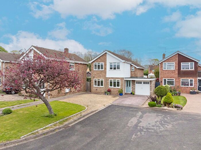 3 Bedroom Detached House For Sale In Cherwell Close, Abingdon, OX14