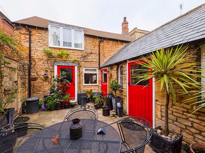 2 Bedroom Terraced House To Rent In High Street, Moreton-in-Marsh, GL56