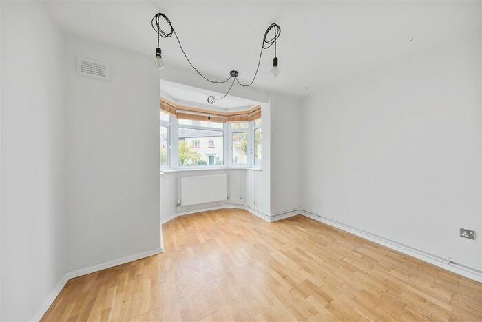 1 Bedroom Flat To Rent In Beech Hall Road, London E4