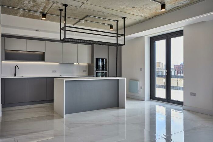 2 Bedroom Apartment To Rent In Apt . :: One Silk Street, M4