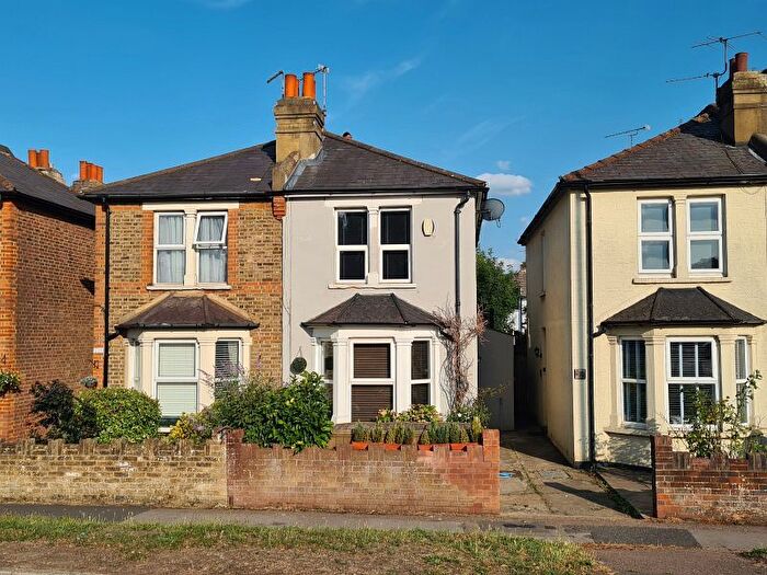 3 Bedroom Semi-Detached House For Sale In Kingston Road, Leatherhead, Surrey, KT22