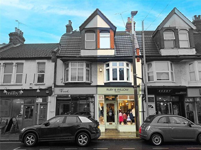 2 Bedroom Apartment For Sale In Leigh Road, Leigh-on-Sea, Essex, SS9