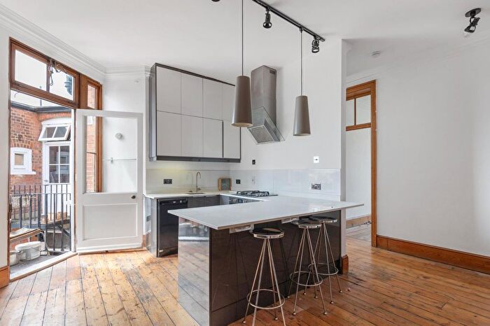 2 Bedroom Flat To Rent In Kings Court Mansions, Fulham Road, SW6