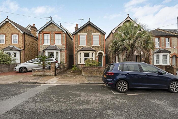3 Bedroom Detached House For Sale In Wyndham Road, Kingston Upon Thames, KT2