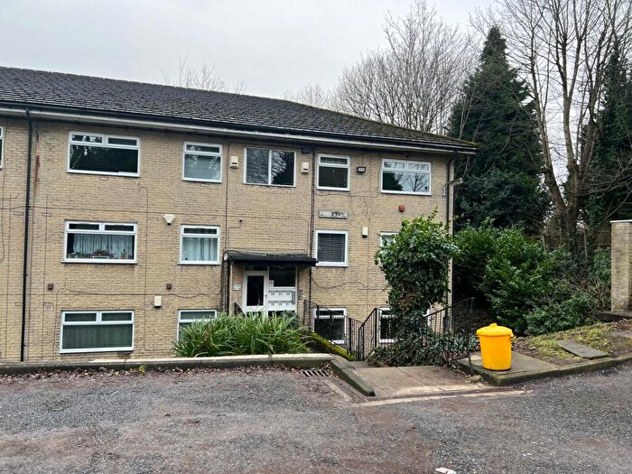 2 Bedroom Flat To Rent In Links View, Prestwich, Bury, M25