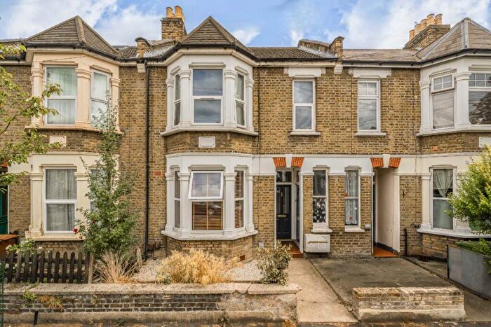 2 Bedroom Flat For Sale In Murchison Road, Leyton, E10