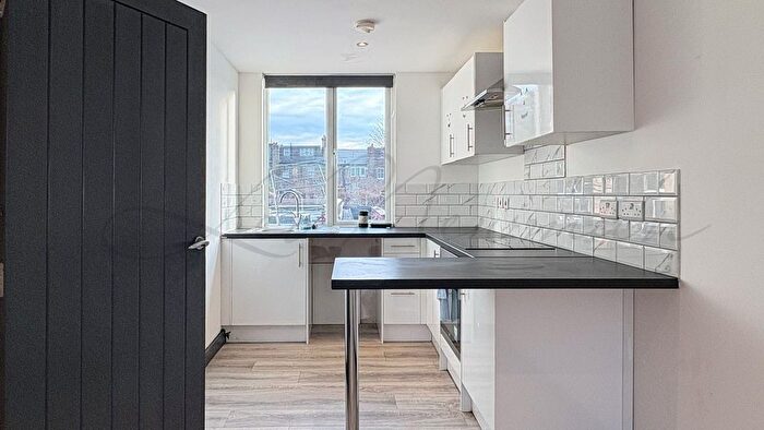 3 Bedroom Flat To Rent In Winchester Road, London, E4